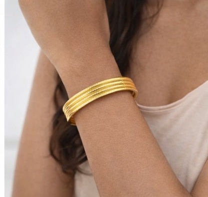 AGM Luxe Solène Gold Bangles