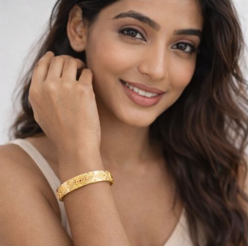 AGM Luxe Suvarna Motif Gold Bangle